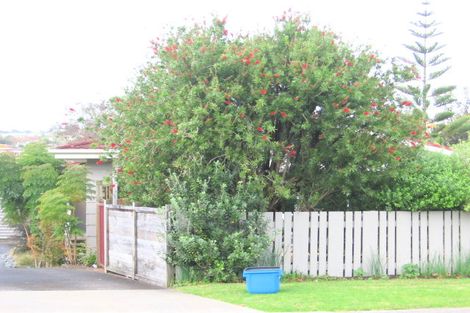 Photo of property in 127 Rosario Crescent, Red Beach, 0932