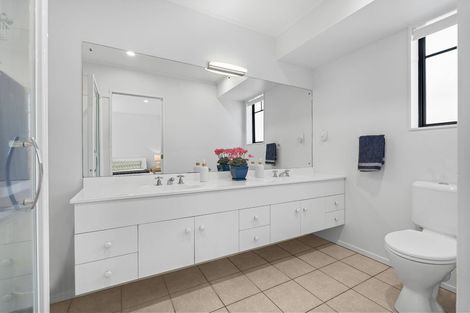 Photo of property in 108 Lakeside Drive, Orewa, 0931
