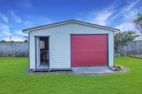Photo of property in 23 Pratt Avenue, Foxton Beach, Foxton, 4815