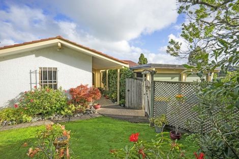 Photo of property in 8 Mappin Place, Chatswood, Auckland, 0626