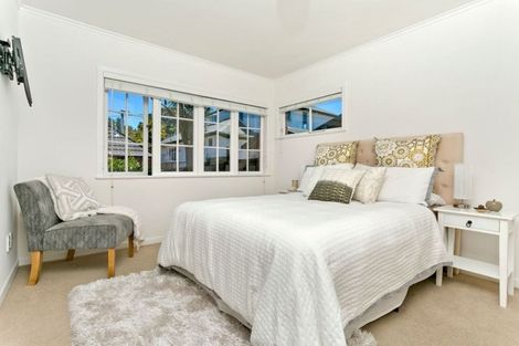 Photo of property in 1/48 Onepoto Road, Hauraki, Auckland, 0622