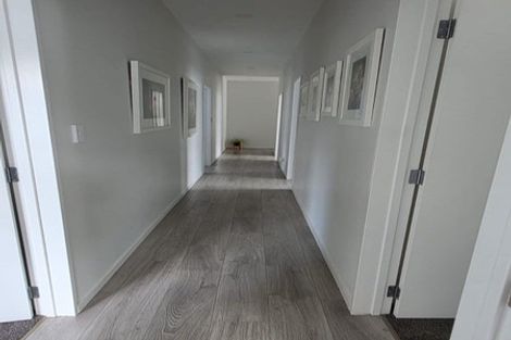 Photo of property in 7 Vinistra Road, Kumeu, 0810