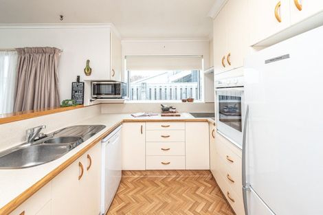 Photo of property in 6 Akepiro Place, Tawhero, Whanganui, 4501