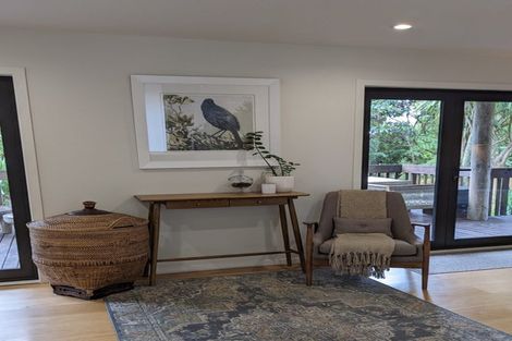 Photo of property in 9 Maori Hut Road, Red Beach, 0932