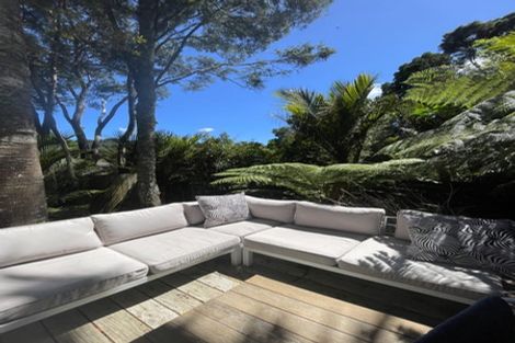 Photo of property in 35 Hollywood Avenue, Titirangi, Auckland, 0604