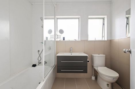 Photo of property in 4 Cross Street, Papakura, 2110