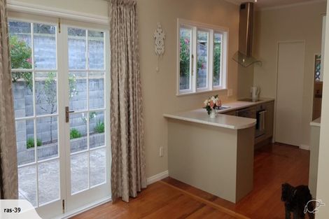 Photo of property in 39 Randwick Road, Northland, Wellington, 6012