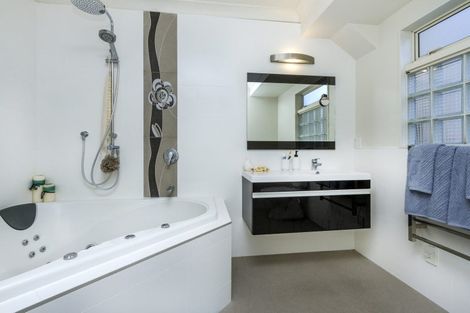 Photo of property in 121 Browns Bay Road, Browns Bay, Auckland, 0630