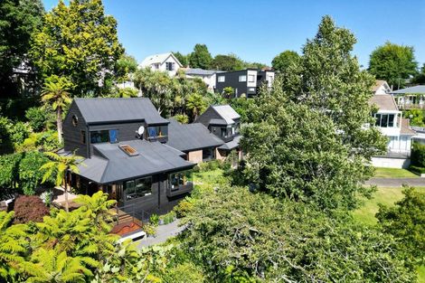 Photo of property in 1b Wellington Street, Hamilton East, Hamilton, 3216