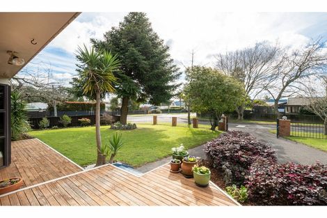 Photo of property in 2 Vintners Close, Huapai, Kumeu, 0810