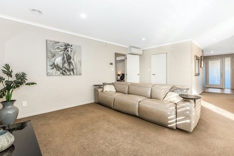 Photo of property in 86 Queen Charlotte Drive, Aotea, Porirua, 5024