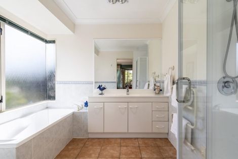 Photo of property in 5 Buckingham Place, Bethlehem, Tauranga, 3110