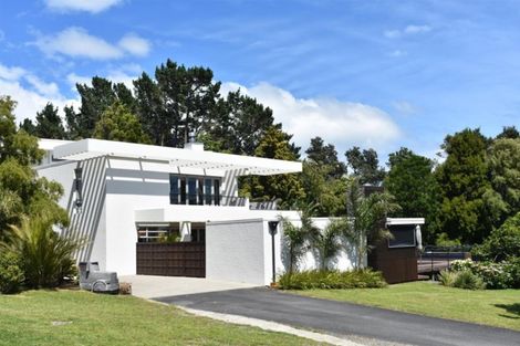 Photo of property in 537 South Road, Omata, New Plymouth, 4374