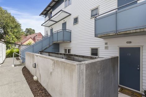 Photo of property in 2c/20 Ian Marwick Place, Birkenhead, Auckland, 0626