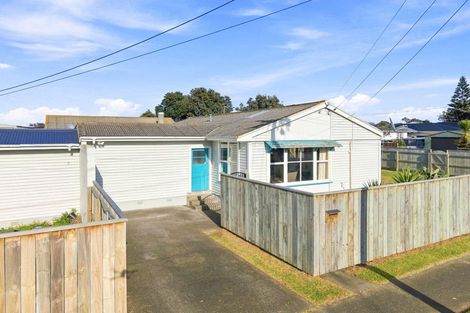 Photo of property in 24 Titoki Street, Castlecliff, Whanganui, 4501