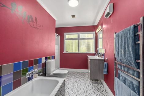 Photo of property in 5 Kellsmere Crescent, Island Bay, Wellington, 6023