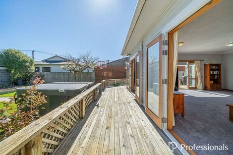 Photo of property in 18 Birdwood Road, Waterloo, Lower Hutt, 5011