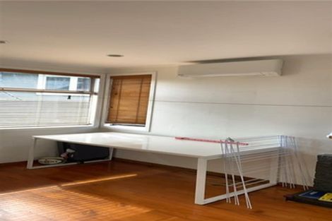 Photo of property in 18 Webb Place, Forrest Hill, Auckland, 0620