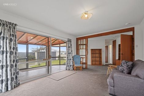 Photo of property in 9 Cornet Lane, Aranui, Christchurch, 8061