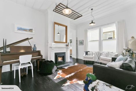 Photo of property in 34 Derwent Street, Island Bay, Wellington, 6023