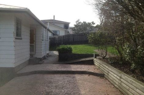 Photo of property in 14 Frobisher Street, Island Bay, Wellington, 6023