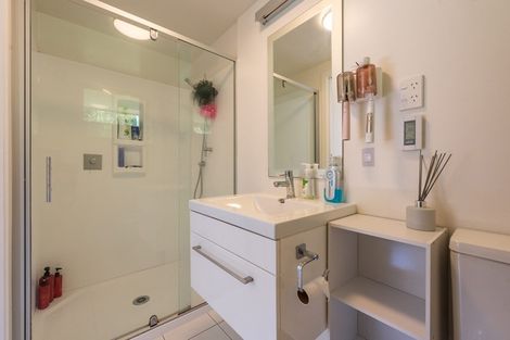 Photo of property in 528a Evans Bay Parade, Hataitai, Wellington, 6021