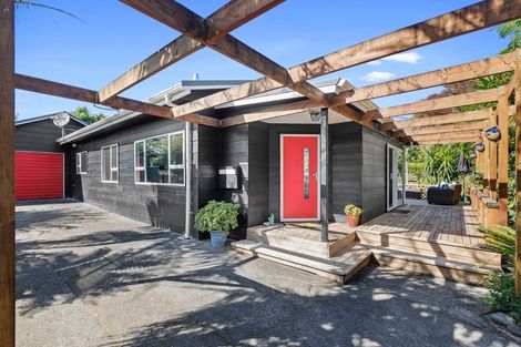 Photo of property in 33 Donnelly Street, Oakura, 4314