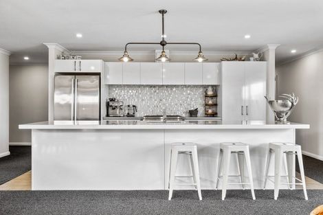 Photo of property in 3 Saint Heliers Grove, Fitzherbert, Palmerston North, 4410