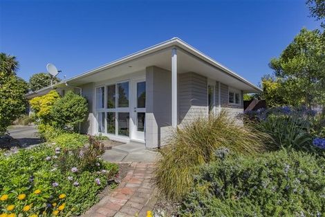 Photo of property in 2/5 Sarabande Avenue, Redwood, Christchurch, 8051