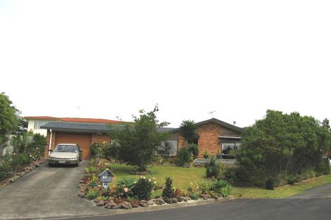Photo of property in 13 Tern Place, Unsworth Heights, Auckland, 0632