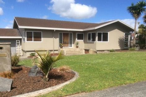 Photo of property in 114 Mirrabooka Avenue, Botany Downs, Auckland, 2010