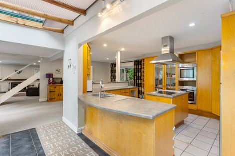 Photo of property in 31 Napuka Road, Henderson Valley, Auckland, 0612