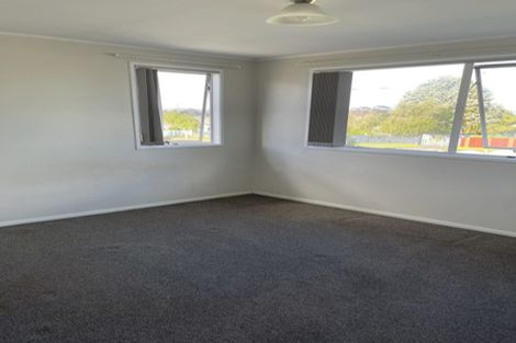 Photo of property in 70 Hyperion Drive, Randwick Park, Auckland, 2105