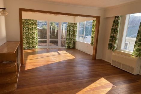 Photo of property in 8 Carleton Terrace, Tawa, Wellington, 5028