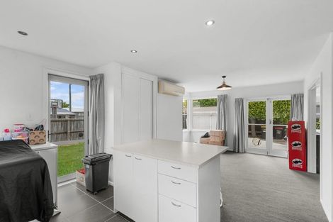 Photo of property in 37 Greendale Avenue, Avonhead, Christchurch, 8042