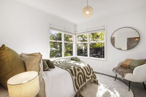 Photo of property in 1/13 Howard Road, Northcote, Auckland, 0627