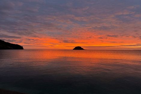 Photo of property in 15 Waiwera Road, Waiwera, Orewa, 0994