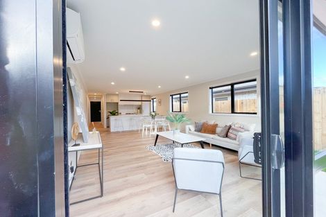 Photo of property in 15 Waruhia Crescent, Rototuna North, 3281