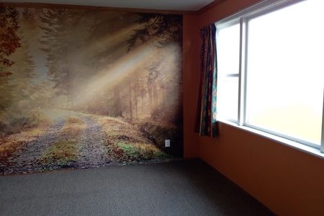 Photo of property in 2 Hobson Place, Takaro, Palmerston North, 4412