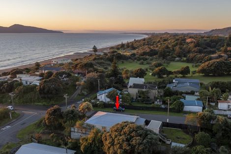 Photo of property in 36 Aperahama Street, Paekakariki, 5034