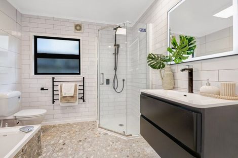 Photo of property in 29 Tenbless Court, Unsworth Heights, Auckland, 0632