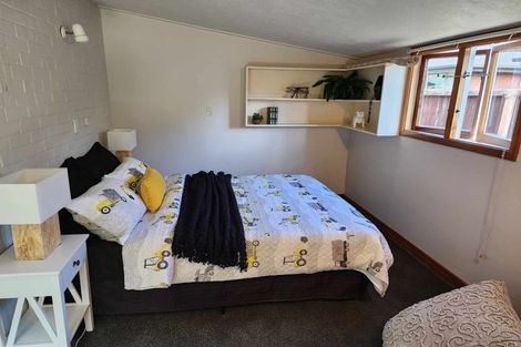 Photo of property in 32 Middlepark Road, Sockburn, Christchurch, 8042