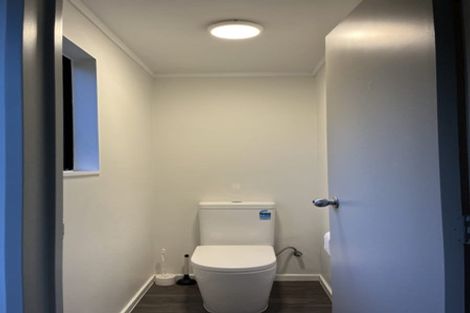 Photo of property in 2/523 Glenfield Road, Glenfield, Auckland, 0629