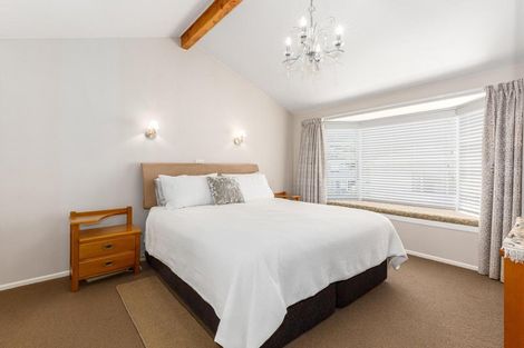 Photo of property in 3 Romney Square, Tawa, Wellington, 5028