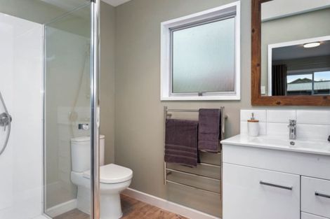 Photo of property in 4 Swindells Road, Waikuku Beach, 7473