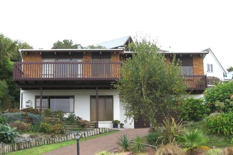 Photo of property in 75 Rosecamp Road, Beach Haven, Auckland, 0626