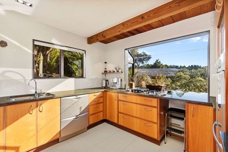 Photo of property in 68 Laingholm Drive, Laingholm, Auckland, 0604