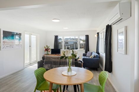 Photo of property in 4 Colenso Place, Otaki Beach, Otaki, 5512