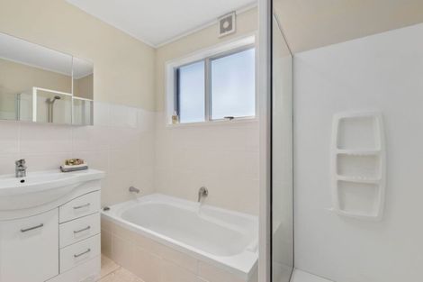 Photo of property in 1/3 Bronwyn Place, Torbay, Auckland, 0630