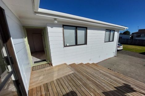 Photo of property in 30 Granville Drive, Massey, Auckland, 0614